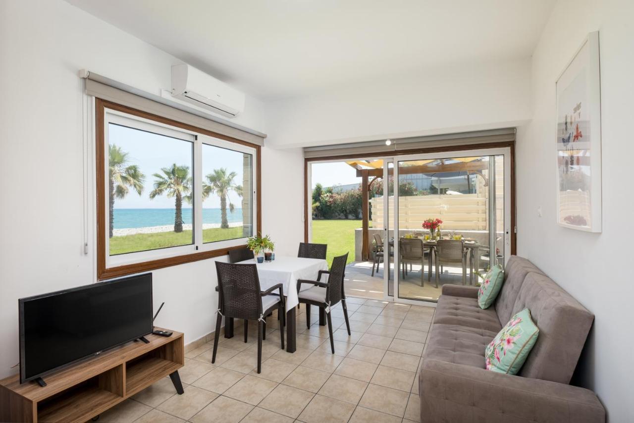 Pebble Beach Apartment Voroklini Exterior photo
