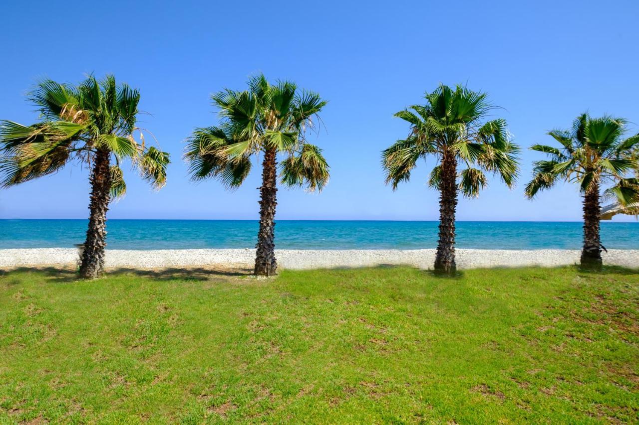 Pebble Beach Apartment Voroklini Exterior photo